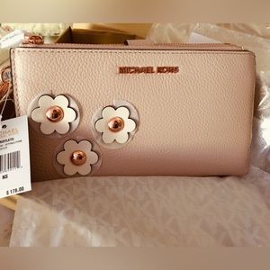 💕Special Edition 💕MICHAEL KORS (MK) Lady Pink Cream Wristlets Wallet